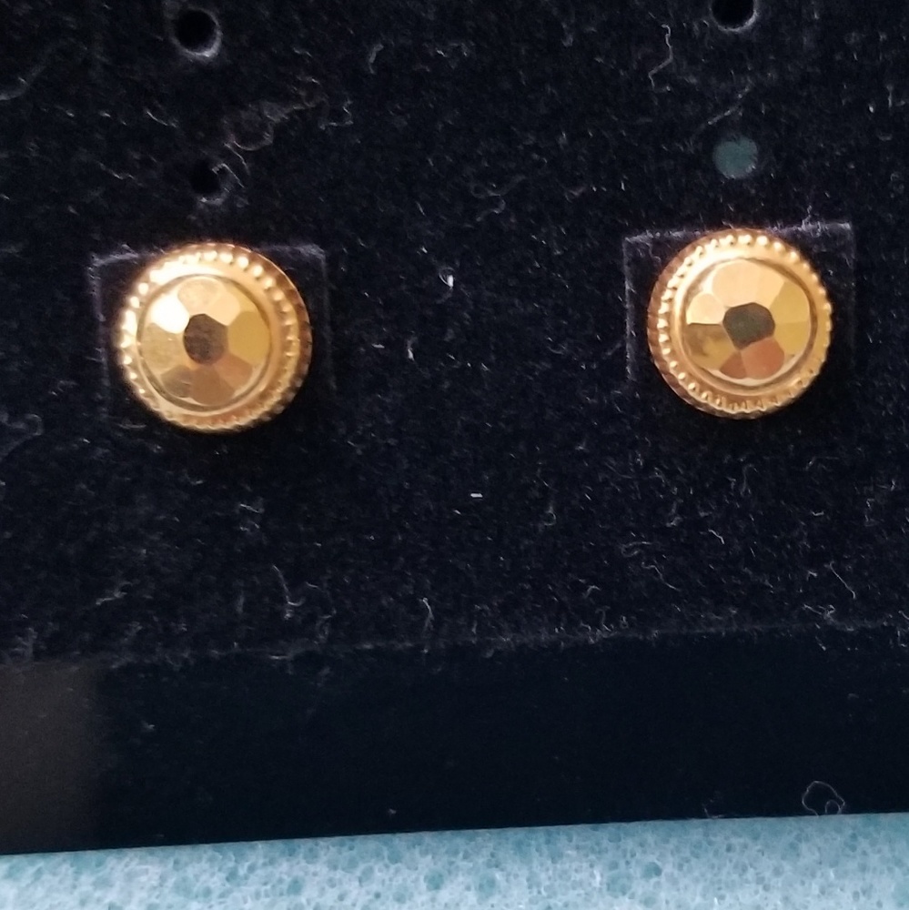 21k gold stud earrings